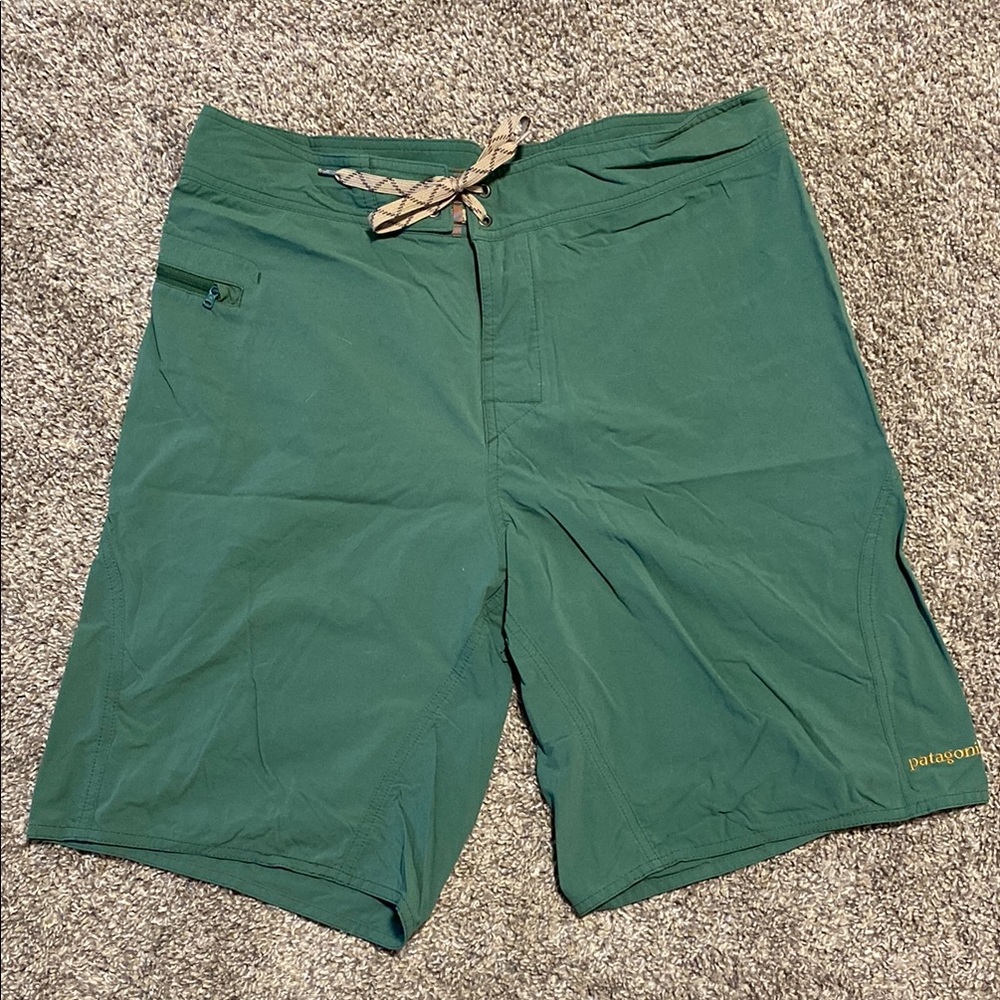 Patagonia Men's Wayfarer Swim Board Shorts size 34